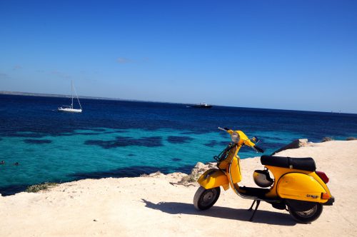 Alquiler barato de coches y motos en Ibiza