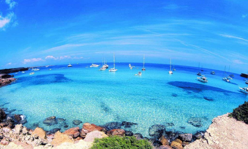 Ferry Ibiza Formentera desde 5€, residentes, horarios y precios con coche de Balearia