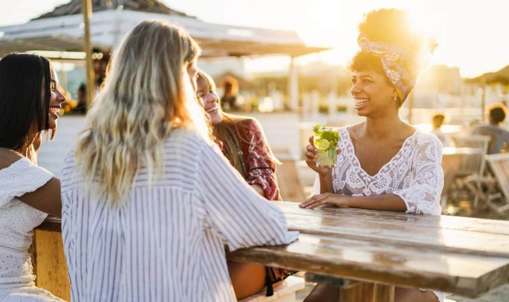 bares y beach clubs en Ibiza